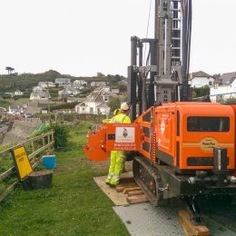 A Dando Multitec 4000 Mk3 rig performing site investigation in Coverack, Cornwall